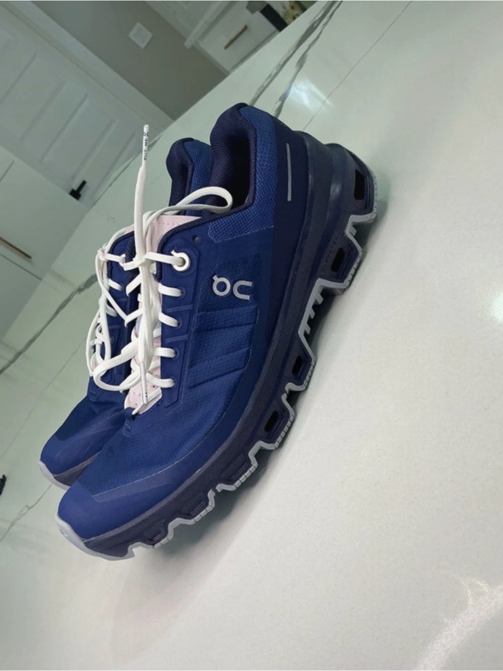 On Running Cloudventure Women's Size 7 Trail Running Shoes Twilight Acai